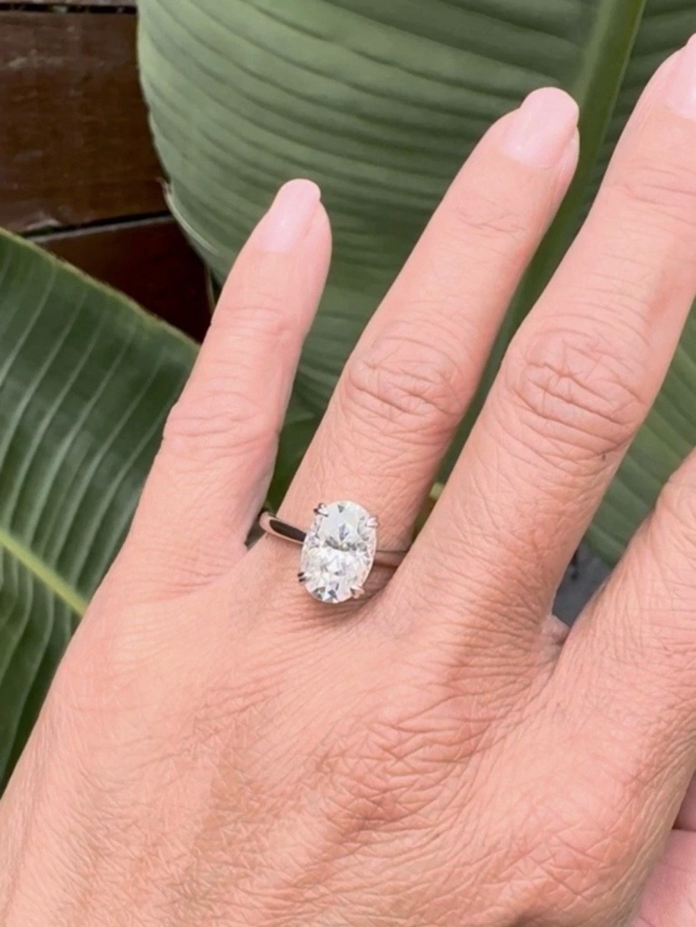 *BRAND NEW* OVAL MOISSANITE RING
11X7.5MM 18K WHITE GOLD SIZE 6